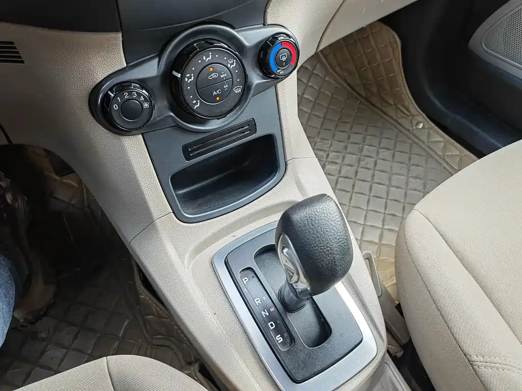 Ford Fiesta — миниатюра 12
