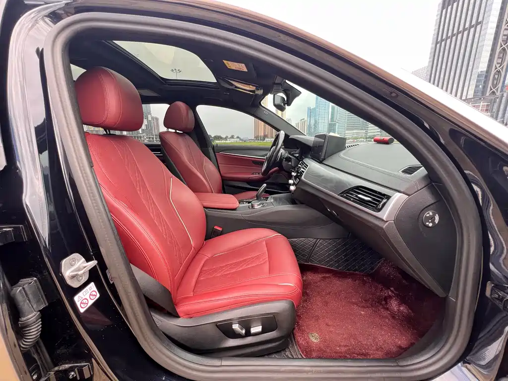 BMW 5 Series — миниатюра 11