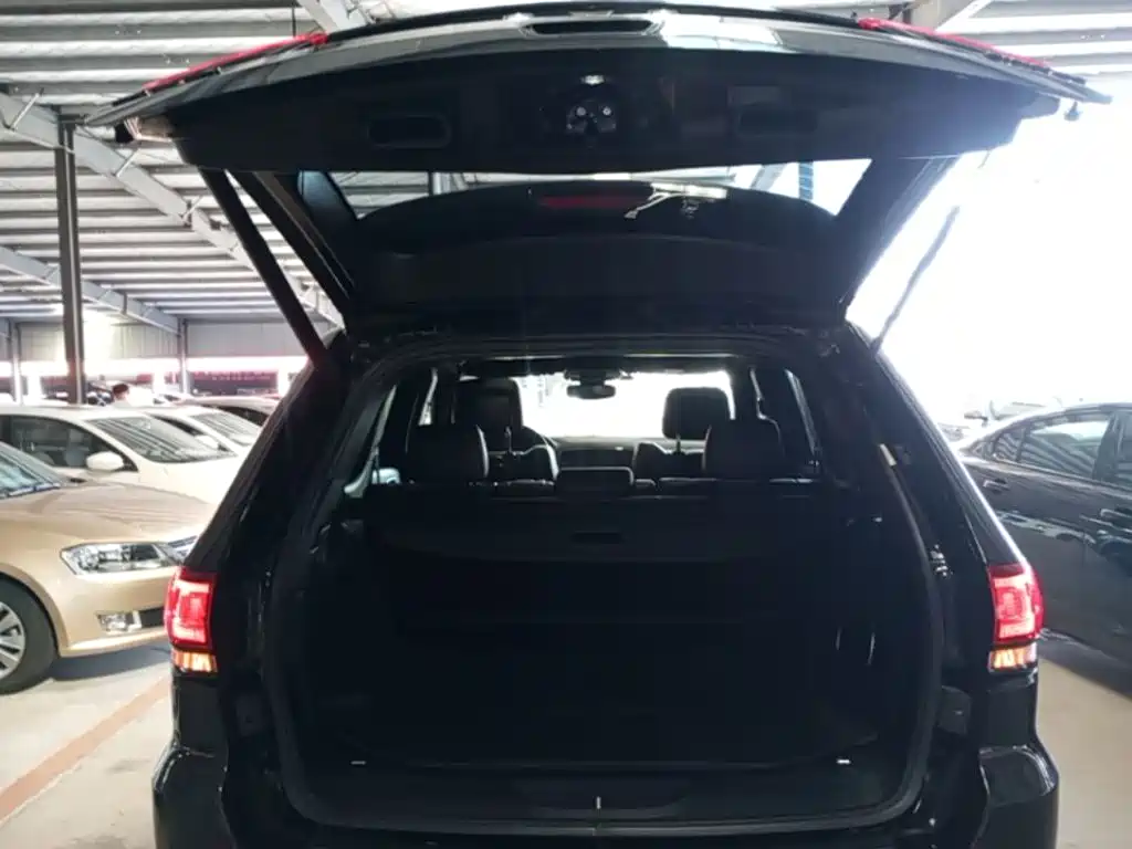 Jeep Grand Cherokee (Import) — миниатюра 19