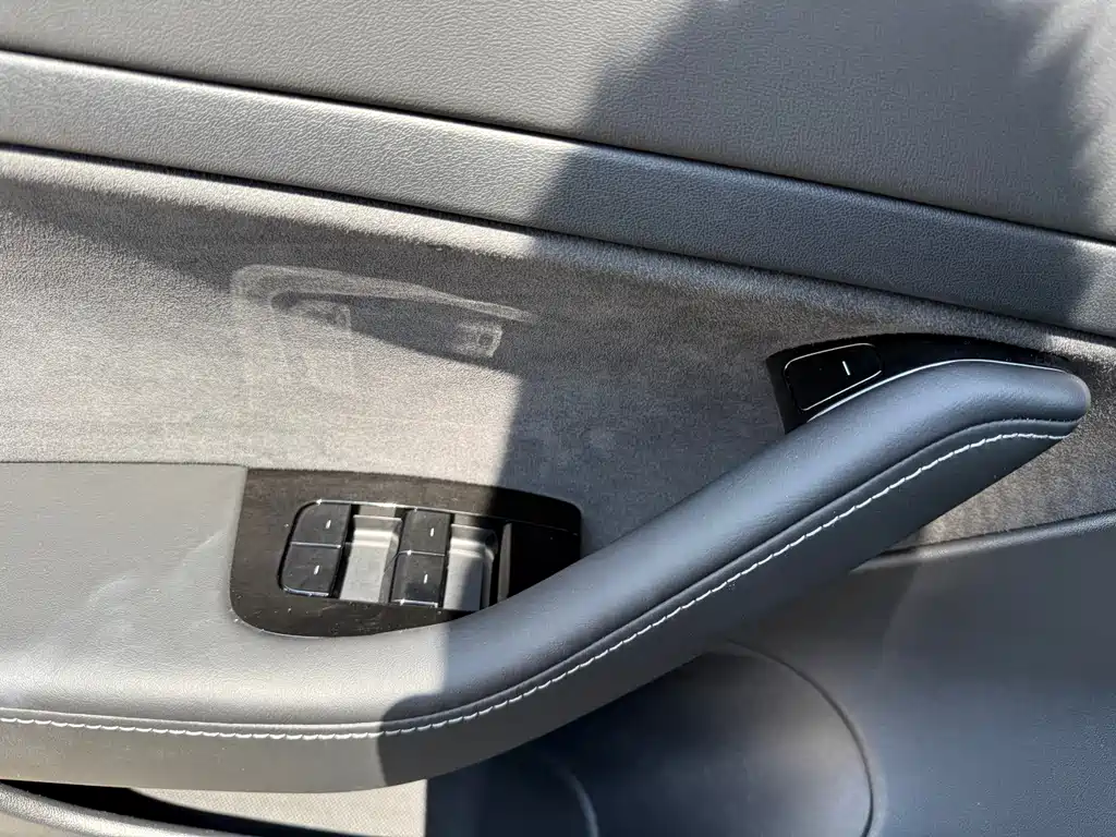 Tesla Model 3 — миниатюра 20
