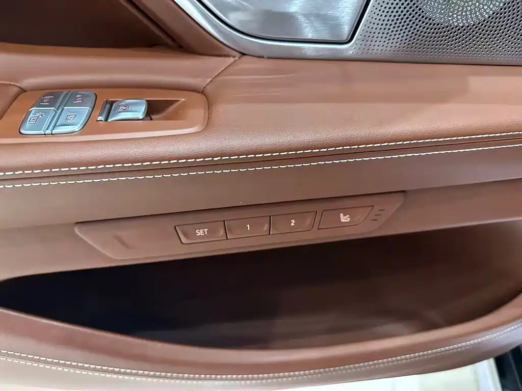 BMW 7 Series — миниатюра 17