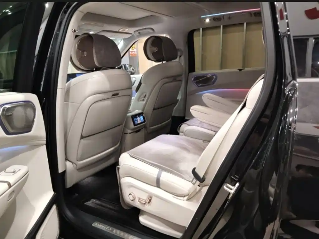 Lynk & Co 900 — миниатюра 4