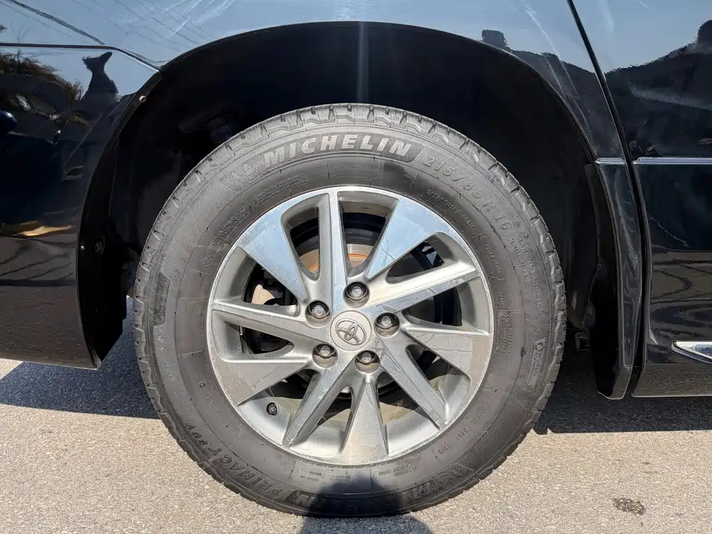 Toyota Alphard — миниатюра 12