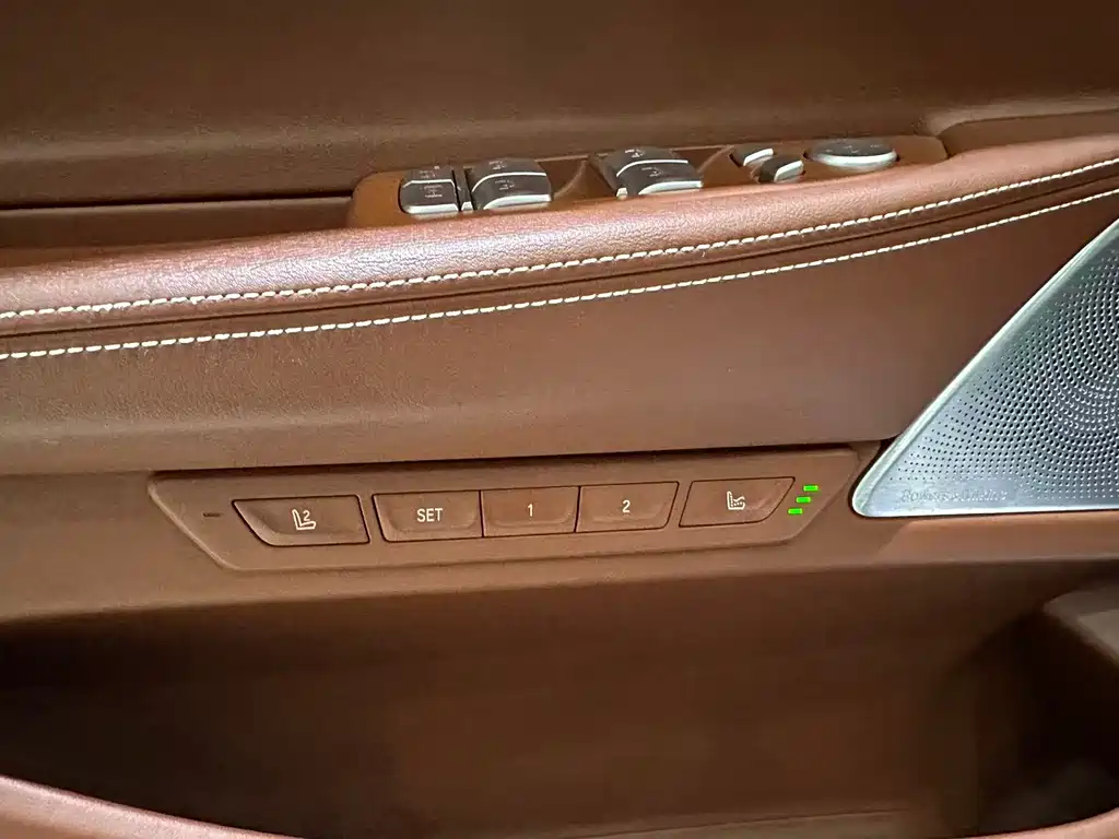 BMW 7 Series — миниатюра 15