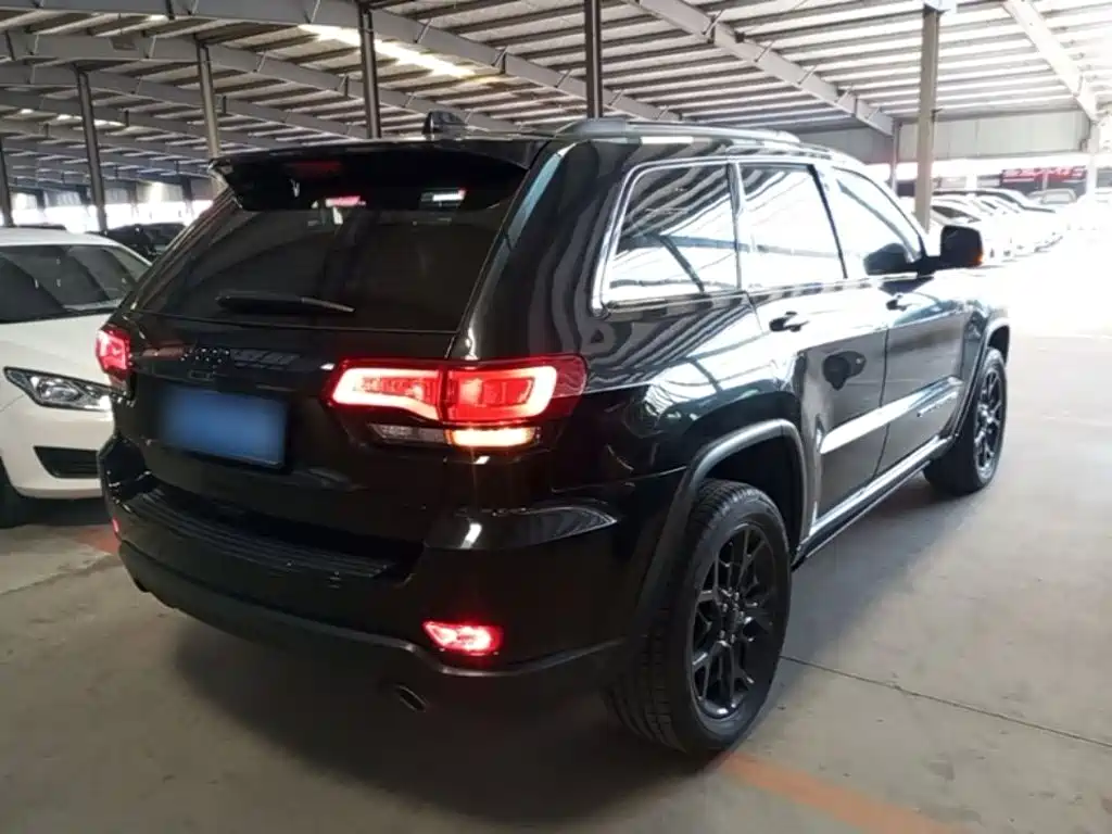 Jeep Grand Cherokee (Import) — миниатюра 7