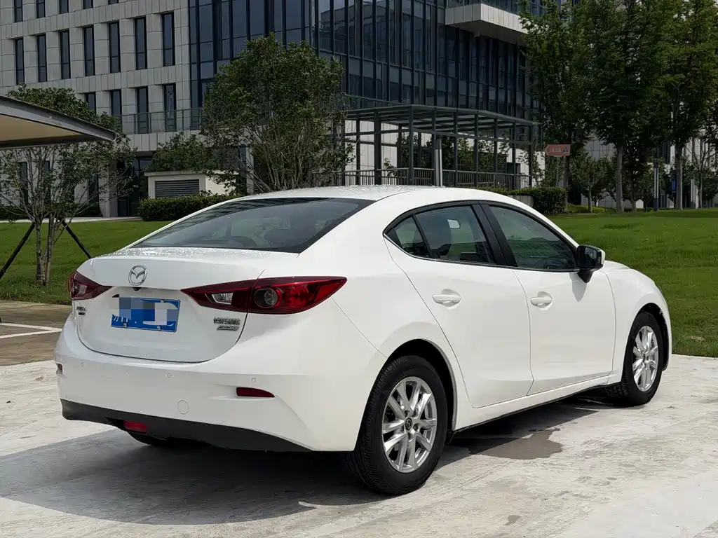 Mazda Mazda3 3 2016 1.5L AT Luxury