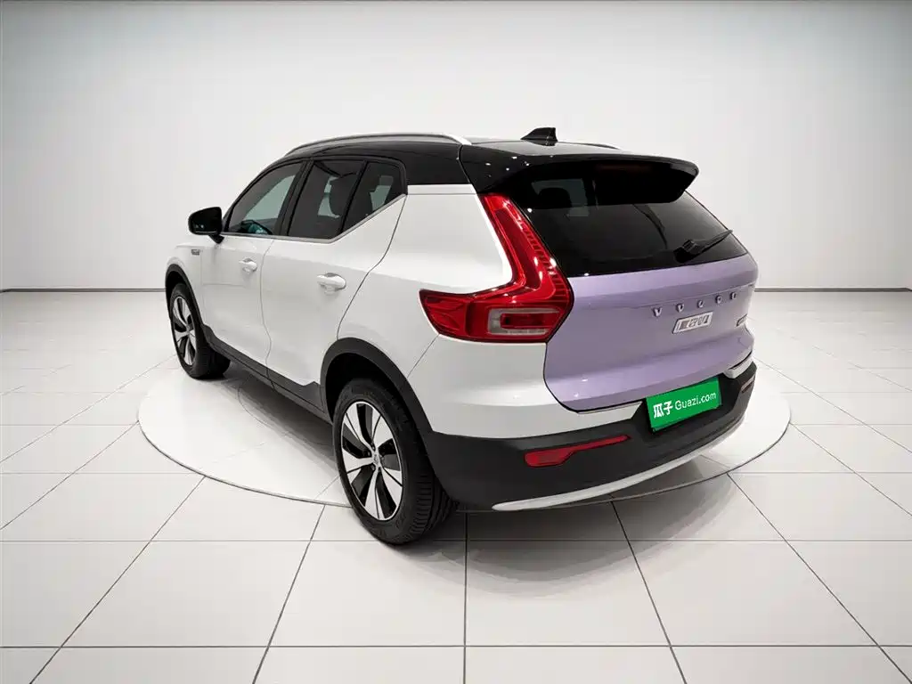 Volvo XC40 2023 B3 Luxury