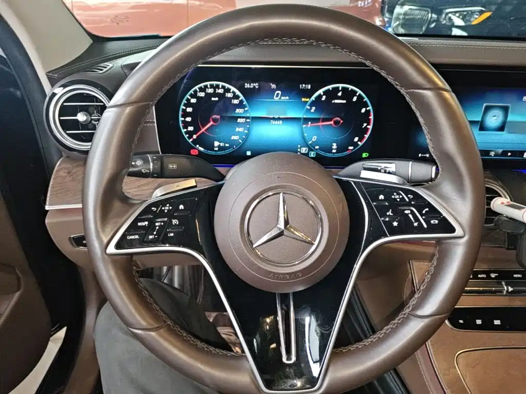 Mercedes-Benz E-Class — миниатюра 11