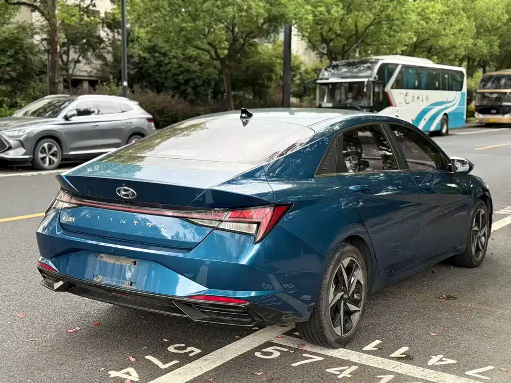 Hyundai Elantra — миниатюра 6
