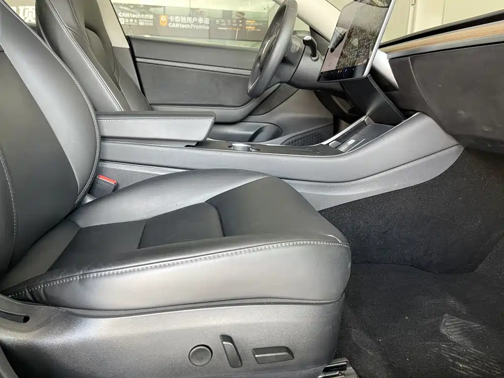 Tesla Model 3 — миниатюра 16