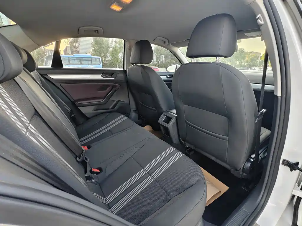 Volkswagen Lamando 2017 230TSI DSG