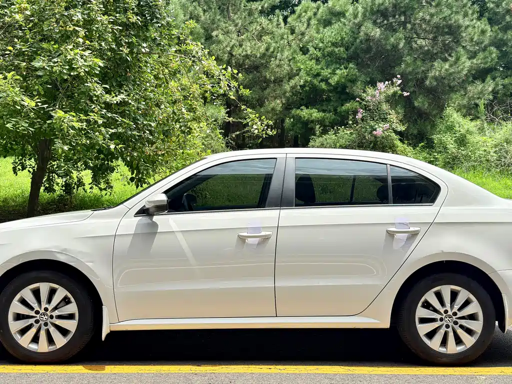 Volkswagen Lavida — миниатюра 2
