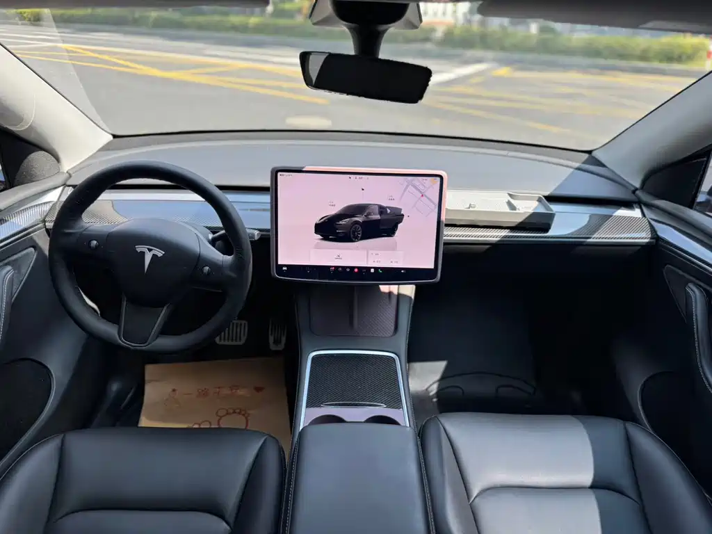 Tesla Model Y — миниатюра 7