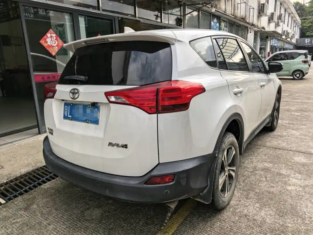 Toyota RAV4 — миниатюра 2