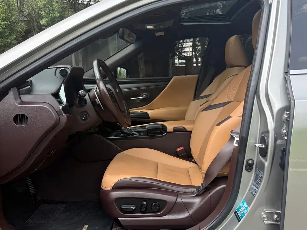 Lexus ES — миниатюра 8