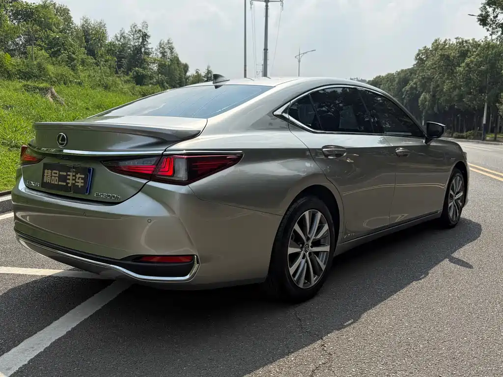 Lexus ES — миниатюра 6