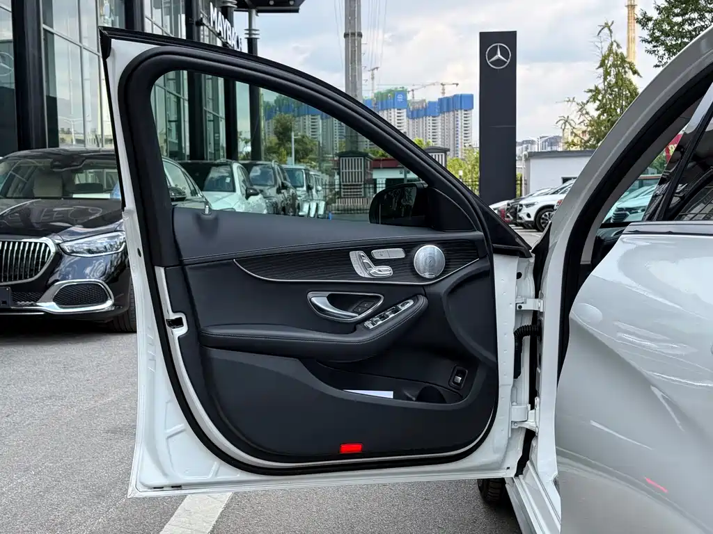 Mercedes-Benz C-Class — миниатюра 15