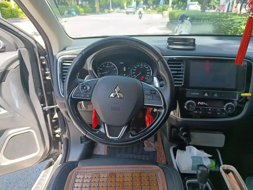 Mitsubishi Outlander — миниатюра 11