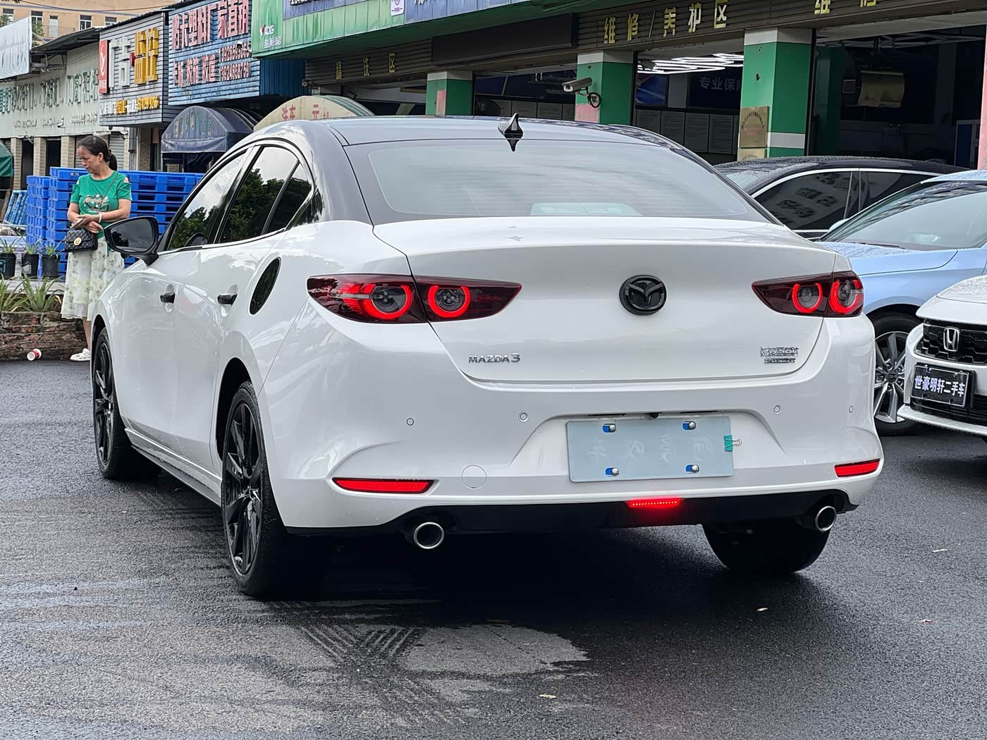 Mazda Mazda3 Axela 2.0 л 2023 г. Белый, пробег 36000 км