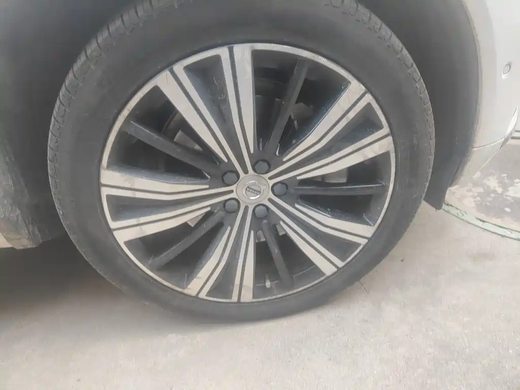 Volvo XC60 PHEV — миниатюра 8