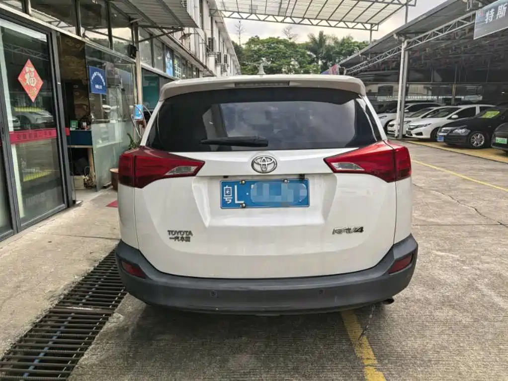 Toyota RAV4 — миниатюра 10