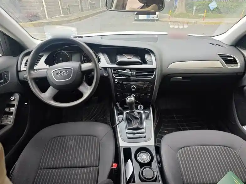 Audi A4L 2013 30 TFSI MT Comfort