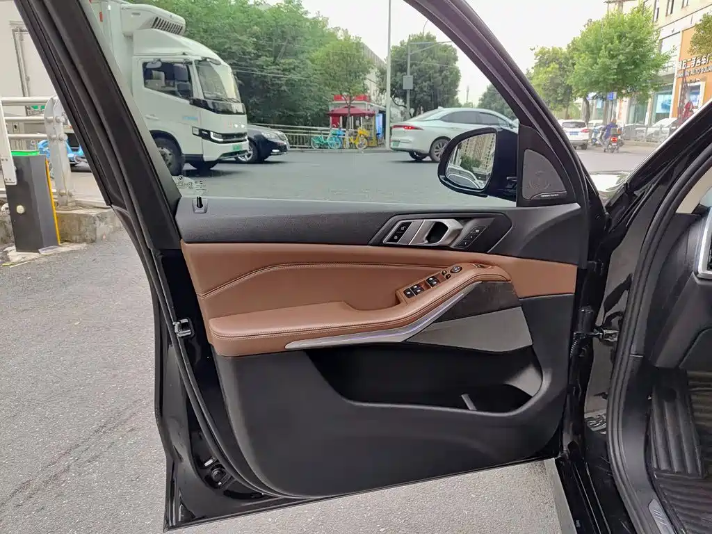 BMW X5 (Import) — миниатюра 6