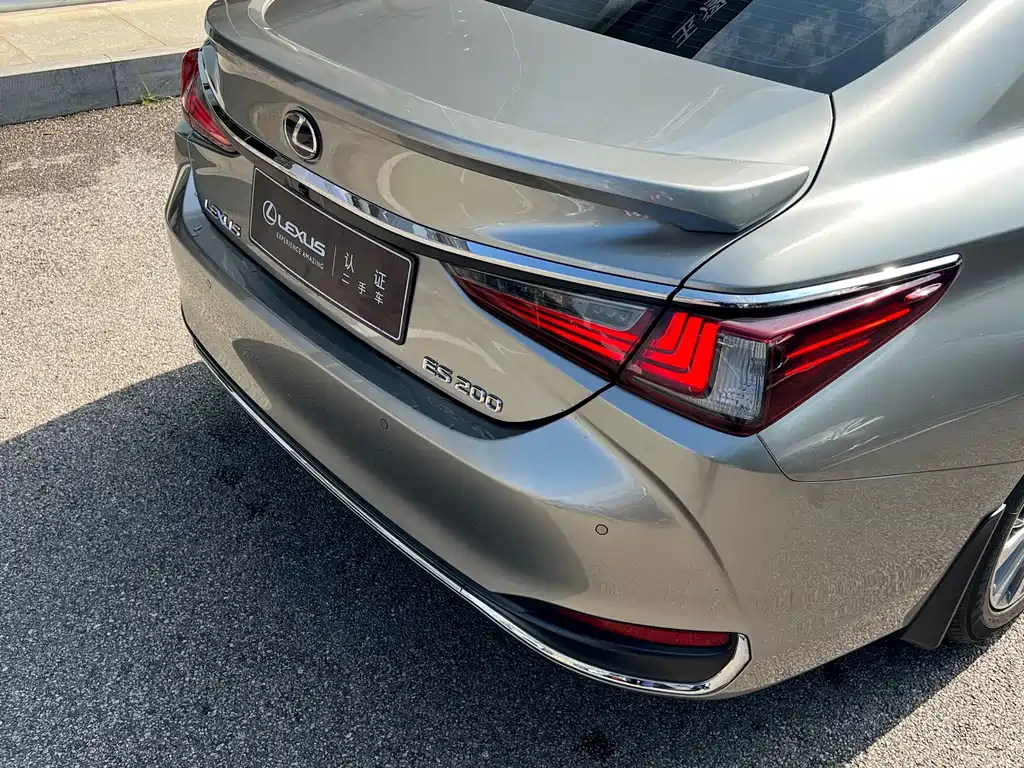 Lexus ES — миниатюра 8