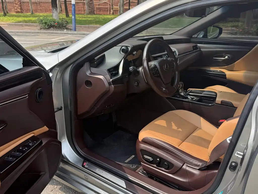 Lexus ES — миниатюра 7