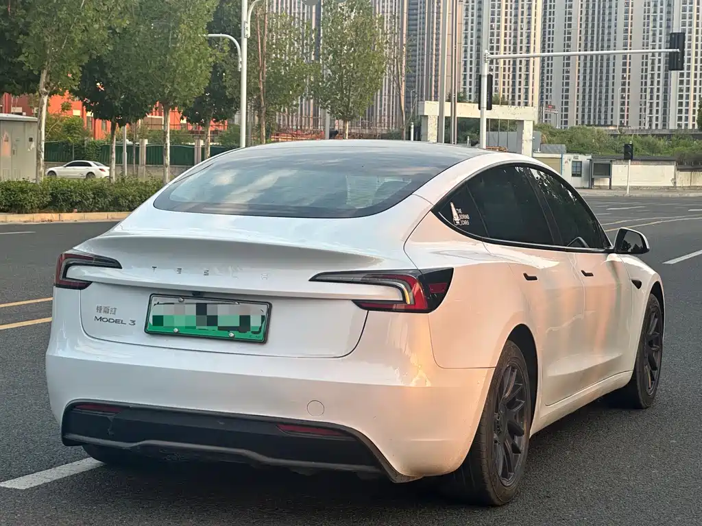 Tesla Model 3 — миниатюра 9