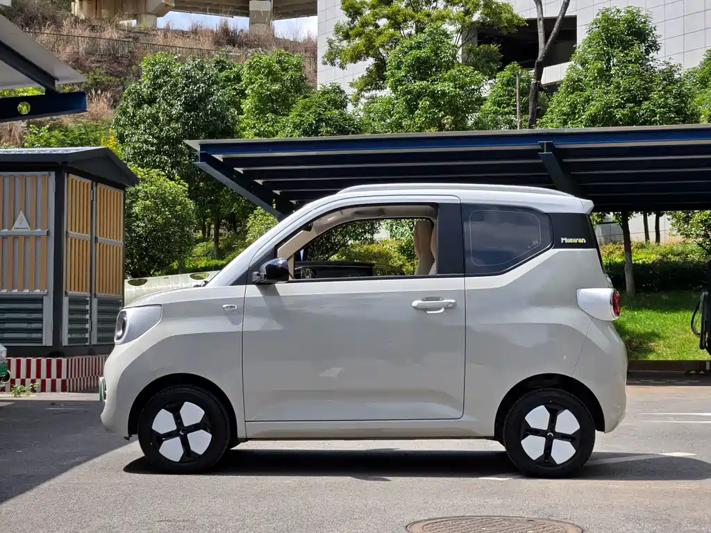 Wuling MINIEV — миниатюра 4