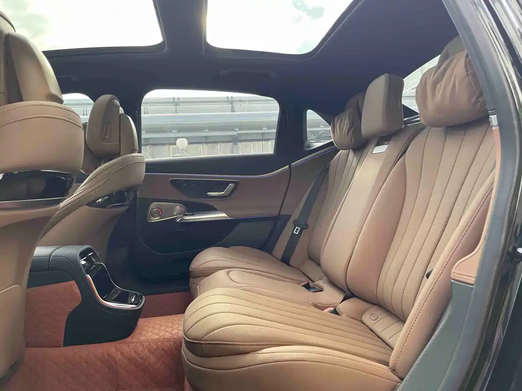 Mercedes-Benz E-Class — миниатюра 6