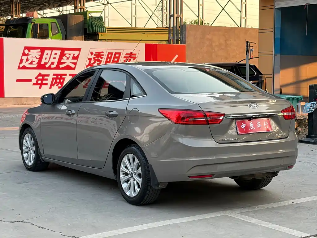 Ford Escort — миниатюра 18