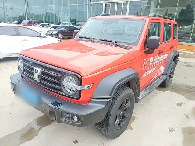 2025 TANK 300