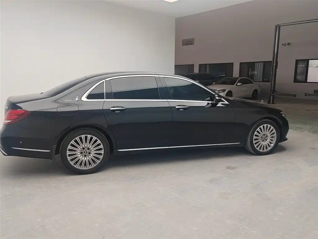 Mercedes-Benz E-Class — миниатюра 10