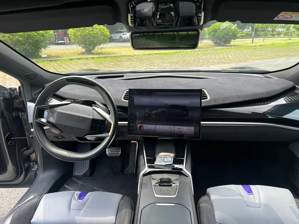 HiPhi HiPhi Z 2023 мест