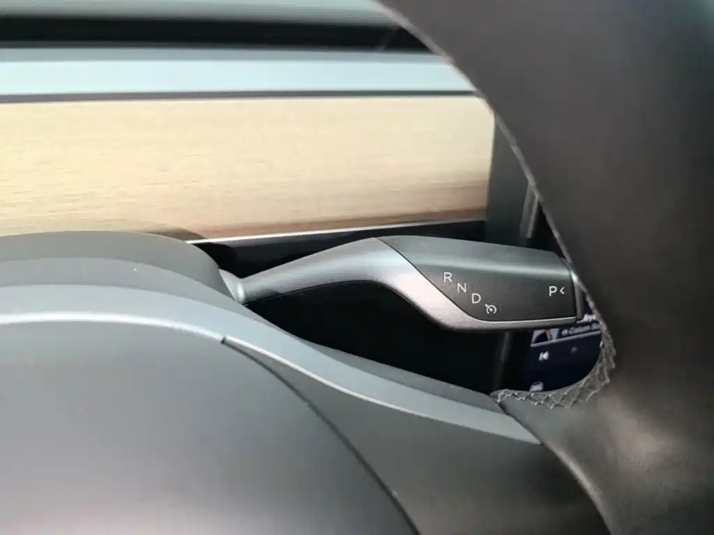 Tesla Model Y — миниатюра 14