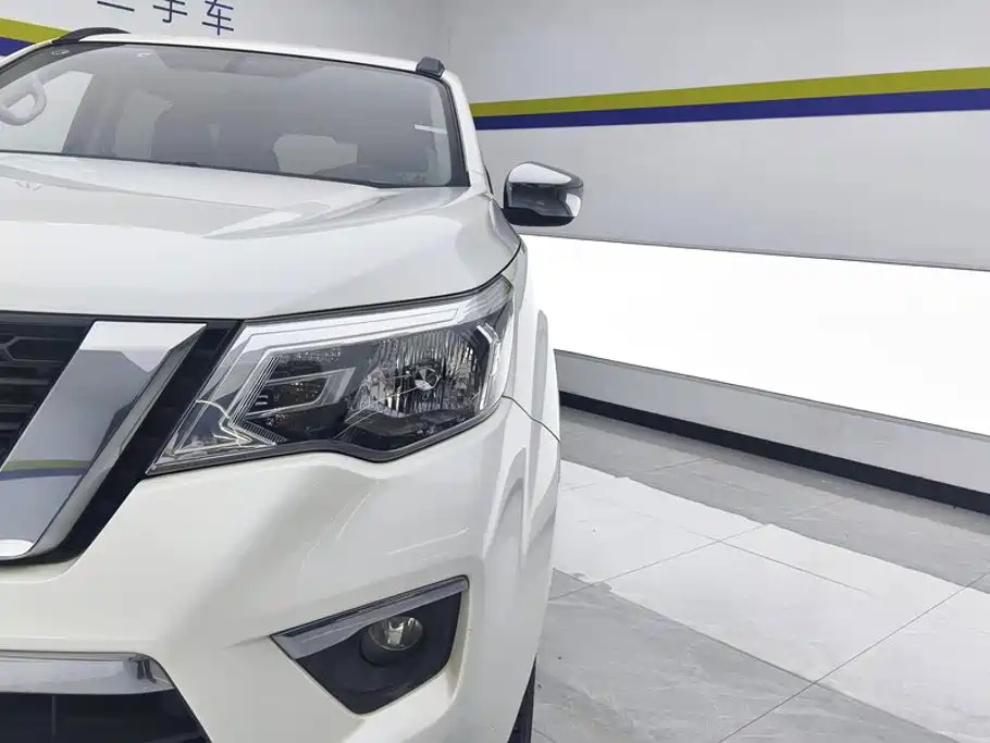 Nissan Terra — миниатюра 5