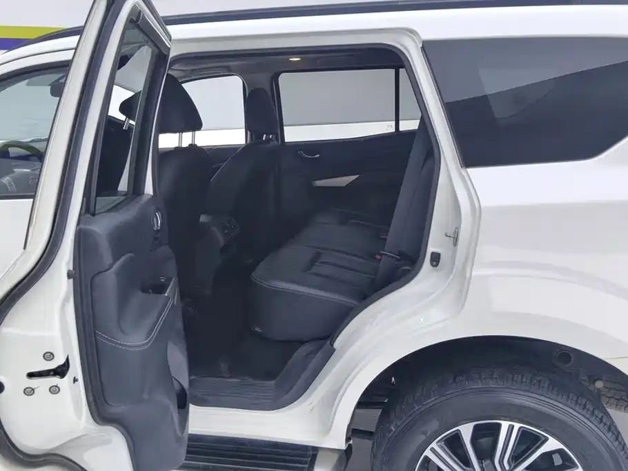 Nissan Terra — миниатюра 11