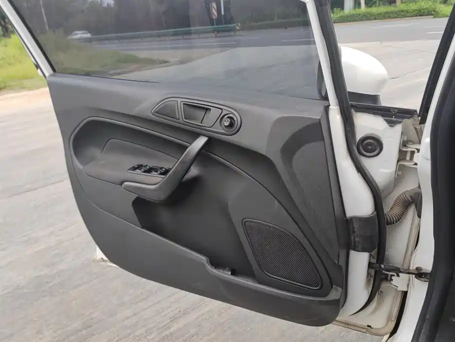 Ford Fiesta — миниатюра 7