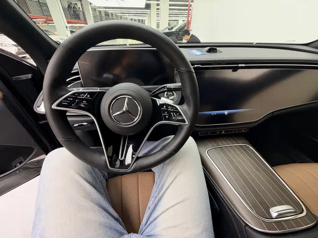 Mercedes-Benz E-Class — миниатюра 5