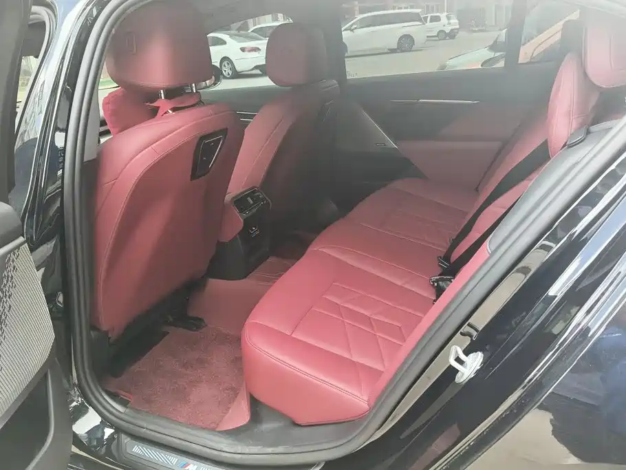BMW 5 Series — миниатюра 11