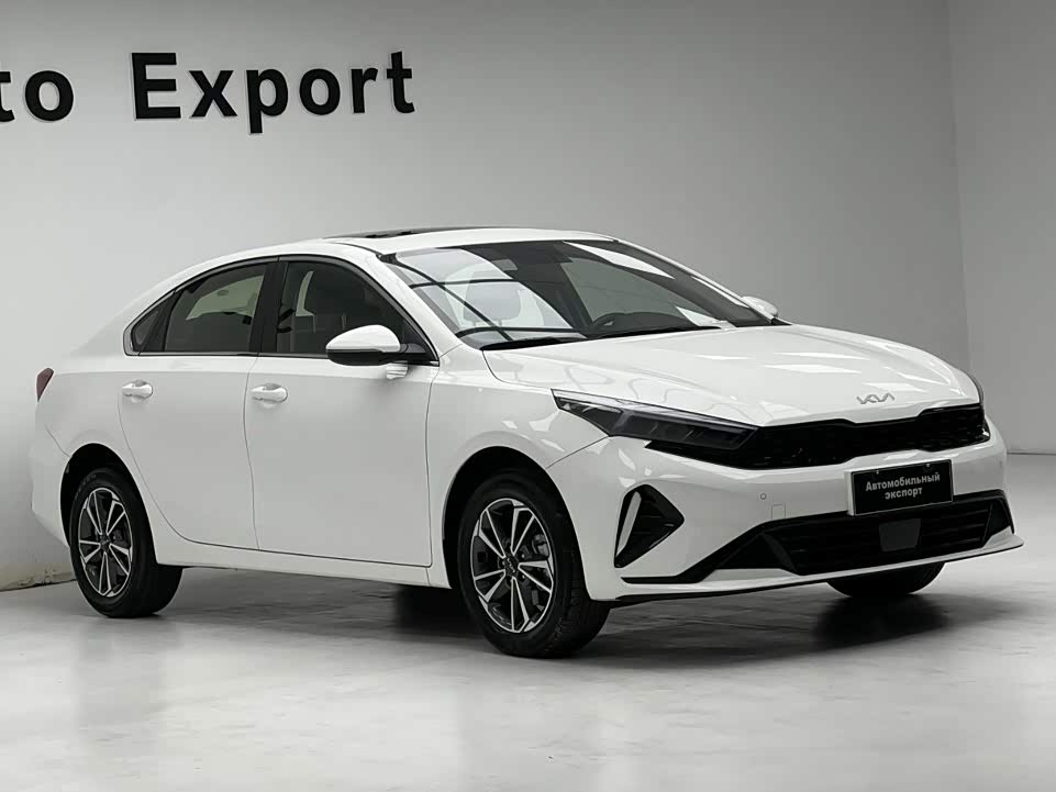 Kia K3 1.5 л 2024 г. Белый, пробег 3800 км