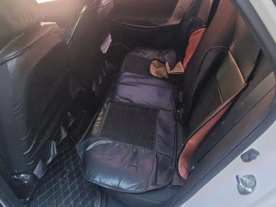 Hyundai Elantra — миниатюра 10