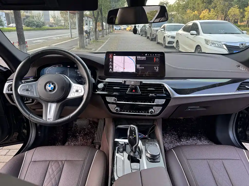 BMW 5 Series — миниатюра 5