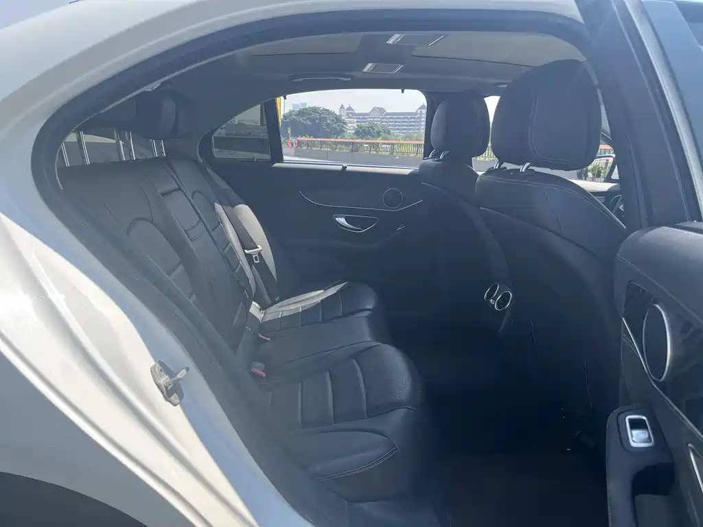 Mercedes-Benz C-Class — миниатюра 8