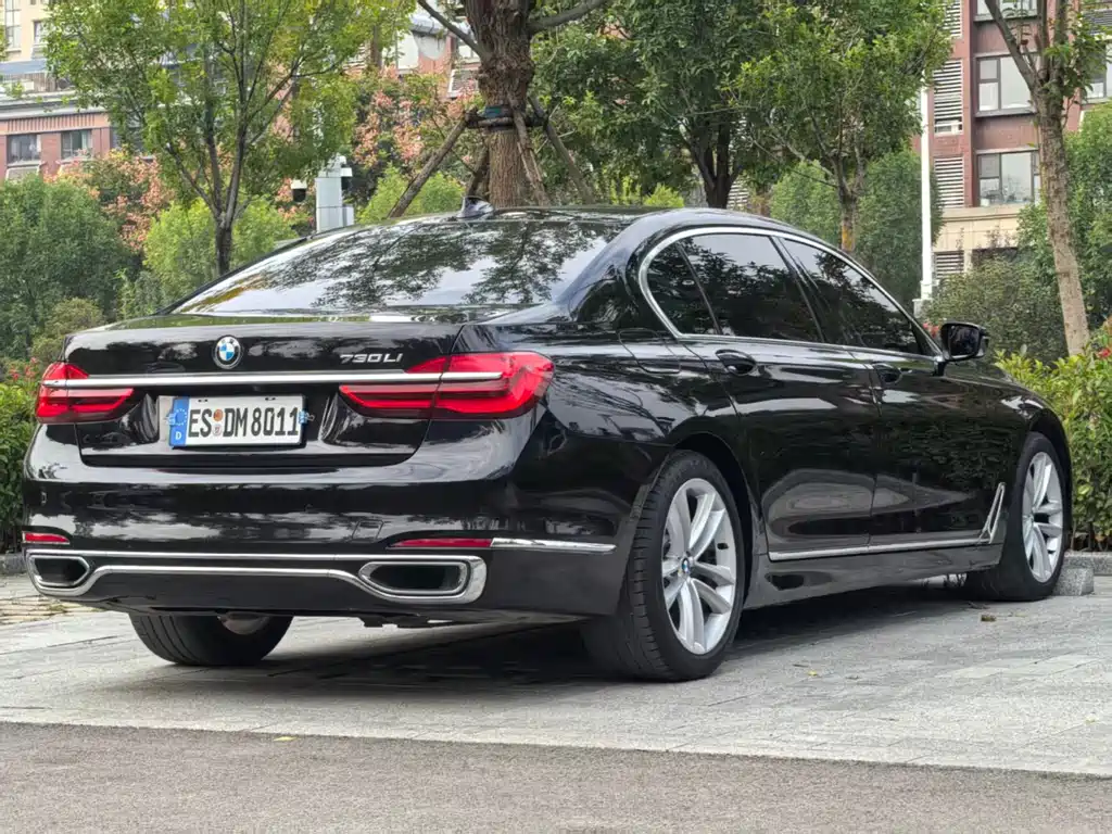 BMW 7 Series — миниатюра 4