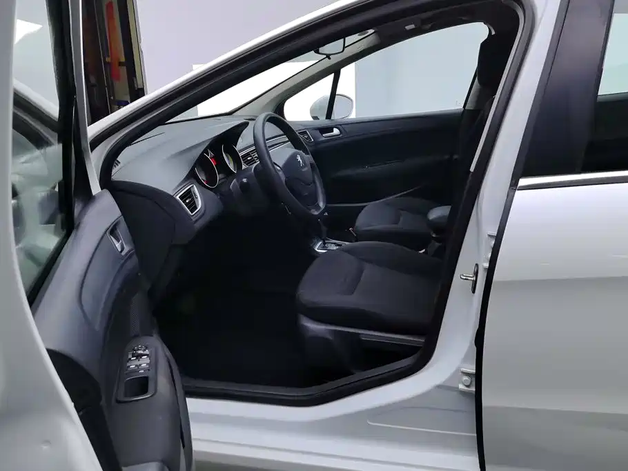 Peugeot 308 — миниатюра 9