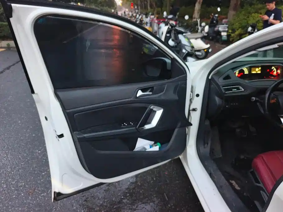 Peugeot 308 — миниатюра 7