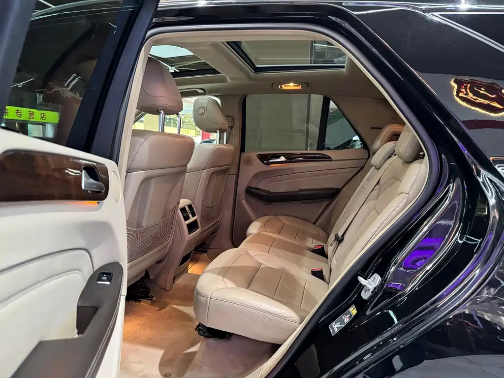 Mercedes-Benz M-Class — миниатюра 11